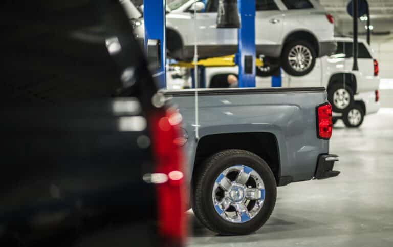 Dealerships vs. Independent Auto Shops: Which Is Better for You?